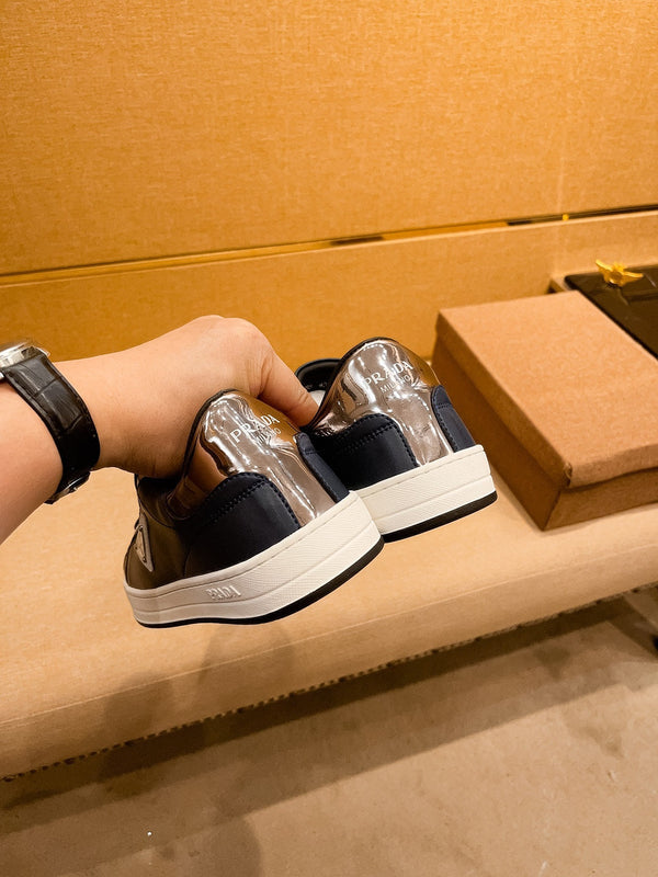 PRA SNEAKER IN NAVY BLUE CALFSKIN WITH GLOSSY GOLDEN