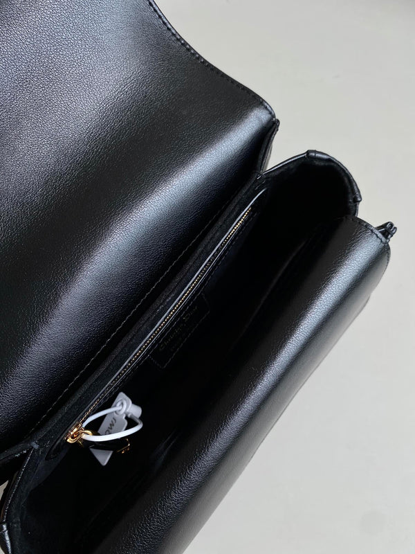 BORSA MINI JOLIE 22 IN PELLE DI VITELLO NERA