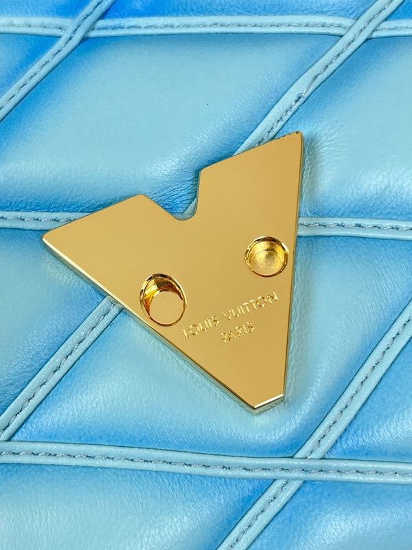 GO-14 MM 23 IN PELLE DI AGNELLO TRAPUNTATA BLU CIELO CON FERRAMENTA ORO