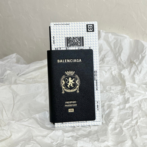 PASSPORT HOLDER 21 IN BLACK CALFSKIN