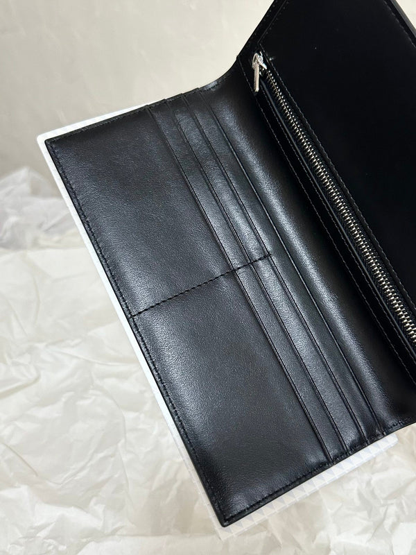 PASSPORT HOLDER 21 IN BLACK CALFSKIN