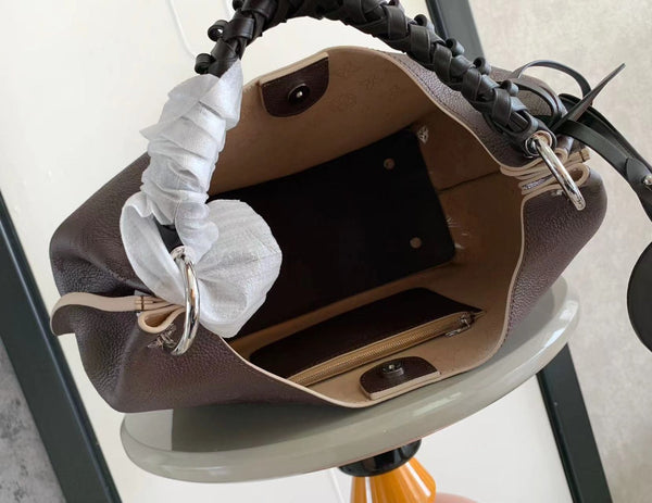 CARMEL 40 IN PELLE DI VITELLO PERFORATA CON MONOGRAMMA ROYAL RUBY