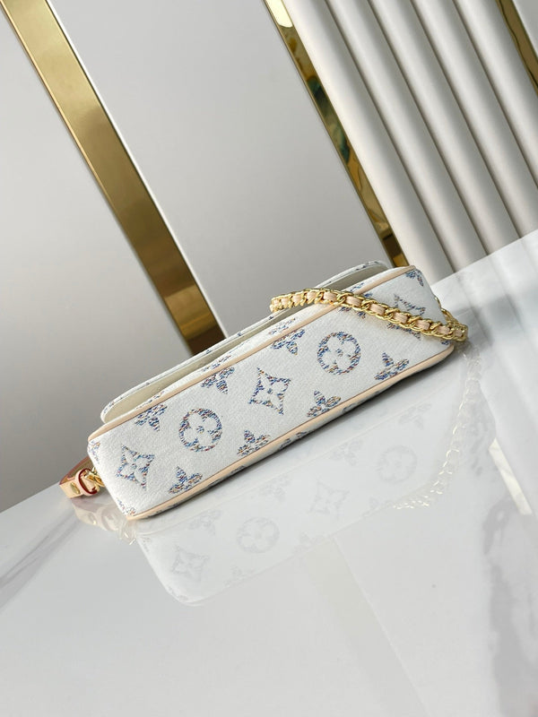 WALLET ON CHAIN IVY 23 IN WHITE MONOGRAM JACQUARD FABRIC GOLD HARDWARE