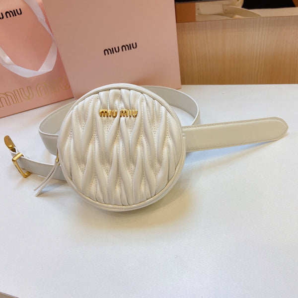cintura bianca miu 30mm con borsa trapuntata a cerchio