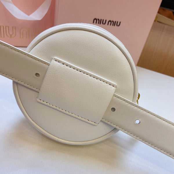 cintura bianca miu 30mm con borsa trapuntata a cerchio