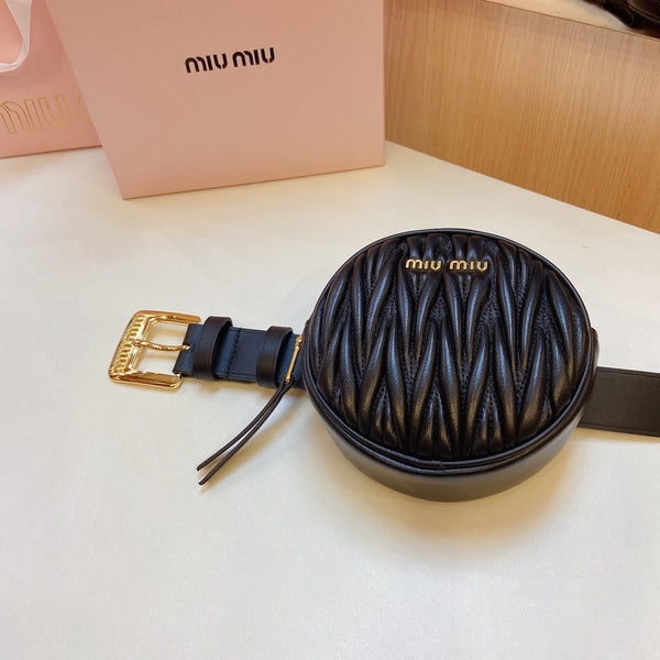 cintura nera miu 30mm con fibbia dorata a forma di borsa trapuntata a cerchio