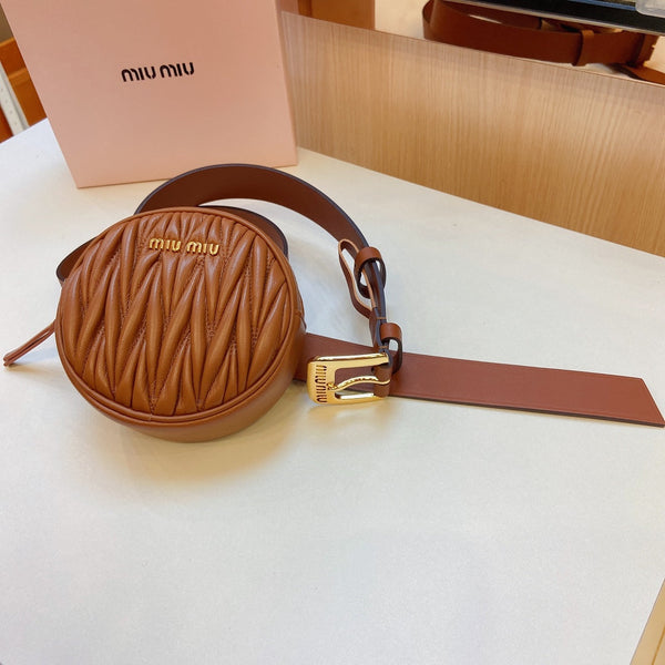 cintura miu marrone 30mm con fibbia dorata a forma di borsa trapuntata a cerchio