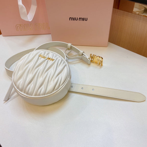 cintura bianca miu 20mm con borsa trapuntata a cerchio