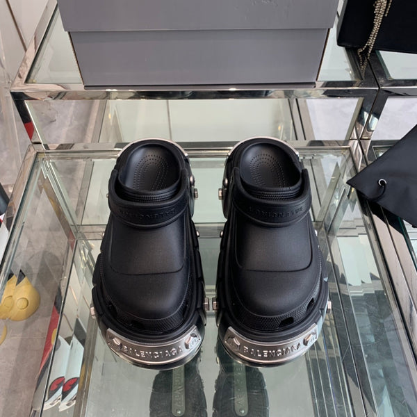 HARDCROCS MULES IN BLACK RUBBER