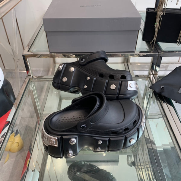 HARDCROCS MULES IN BLACK RUBBER