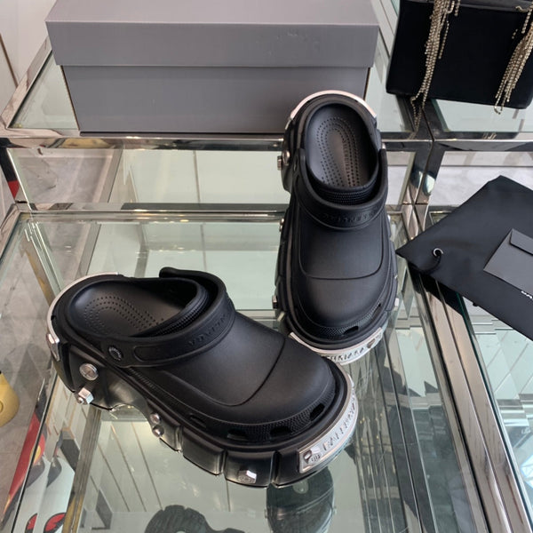 HARDCROCS MULES IN BLACK RUBBER