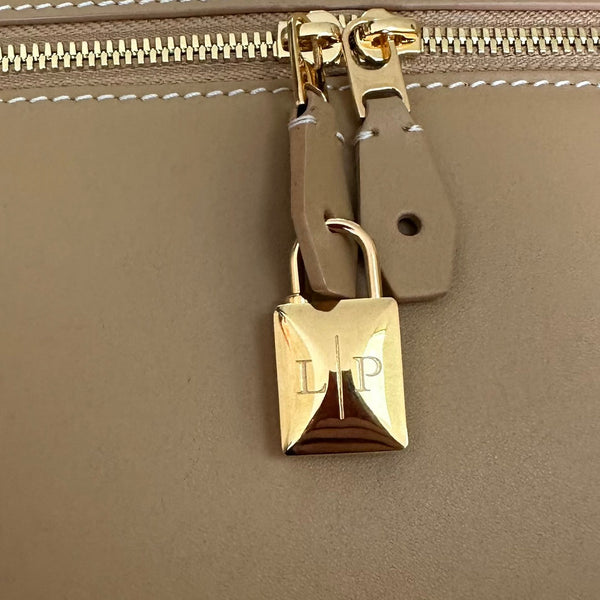 EXTRA BAG L27 IN PEANUT BROWN SMOOTH CALFSKIN WITH GOLD HARDWARE