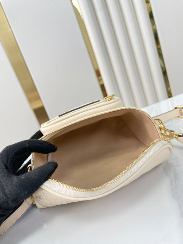 MINI MARSUPIO 17 IN PELLE CON STAMPA MONOGRAMMA CREMA E FERRAMENTA ORO