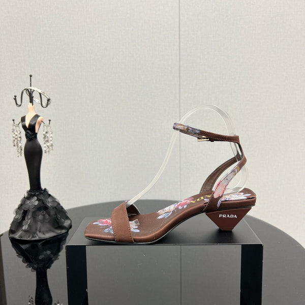 PRA TRIANGLE HEEL FLOWER MOTIF SATIN SANDALS CINNAMON