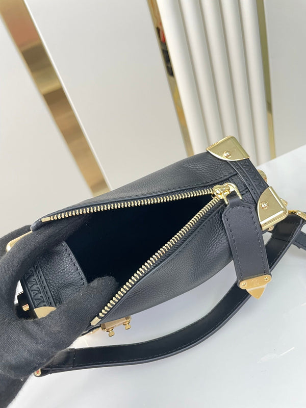 BAULE LATERALE MINI 18 IN PELLE DI VITELLO NERA CON FERRAMENTA ORO