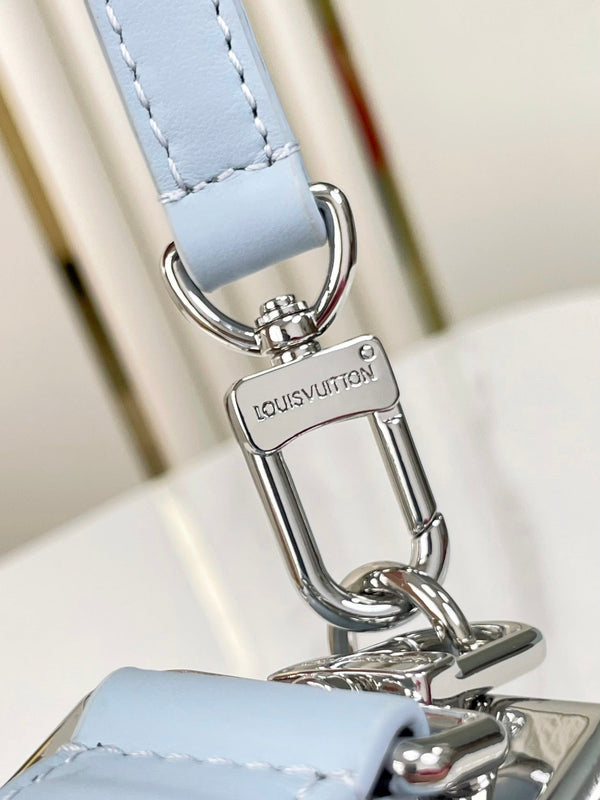 BAULE LATERALE MINI 18 IN PELLE DI VITELLO AZZURRO CIELO CON FERRAMENTA ARGENTO