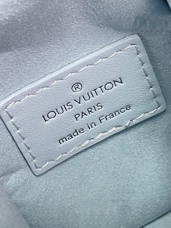 BAULE LATERALE MINI 18 IN PELLE DI VITELLO AZZURRO CIELO CON FERRAMENTA ARGENTO