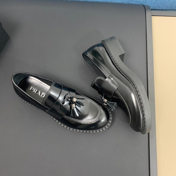PRA LOAFER IN GLOSSY BLACK LEATHER WITH TASSEL