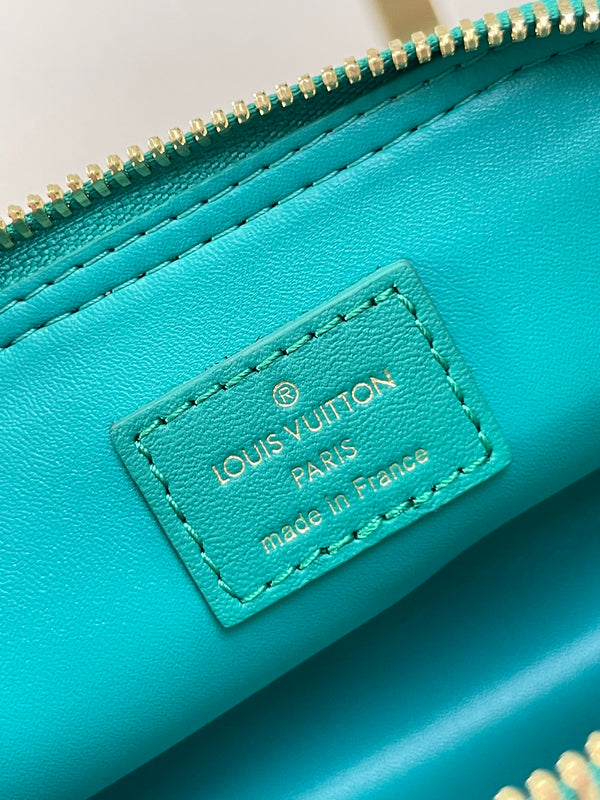 NANO ALMA 18 IN PELLE DI AGNELLO TRAPUNTATA TURCHESE CON FERRAMENTA ORO