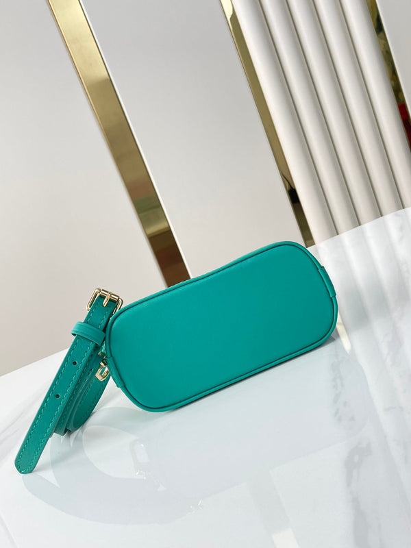 NANO ALMA 18 IN PELLE DI AGNELLO TRAPUNTATA TURCHESE CON FERRAMENTA ORO