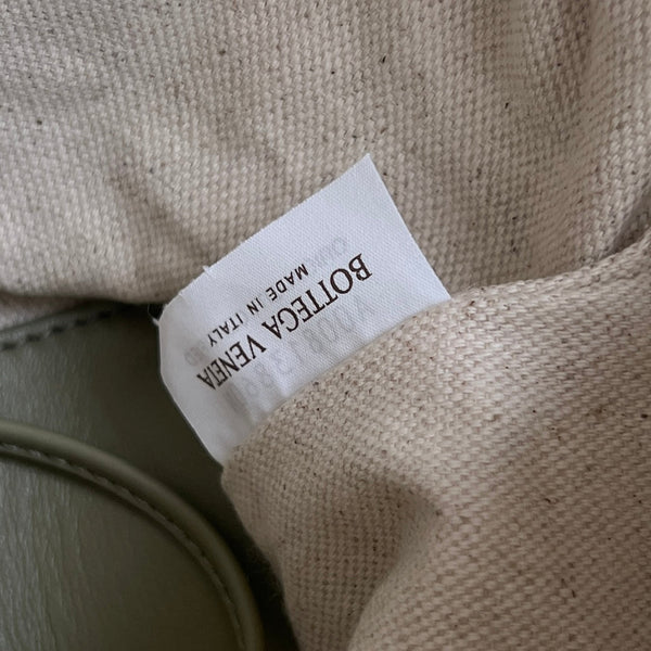 BV Loop Top Handle 19cm Green Beige Lambskin