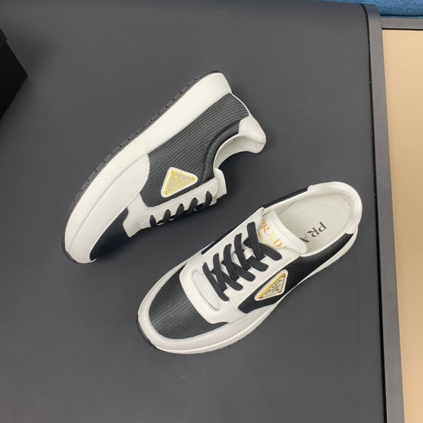 SNEAKER PRA IN VITELLO BIANCO E TESSUTO NERO CON LOGO DORATO