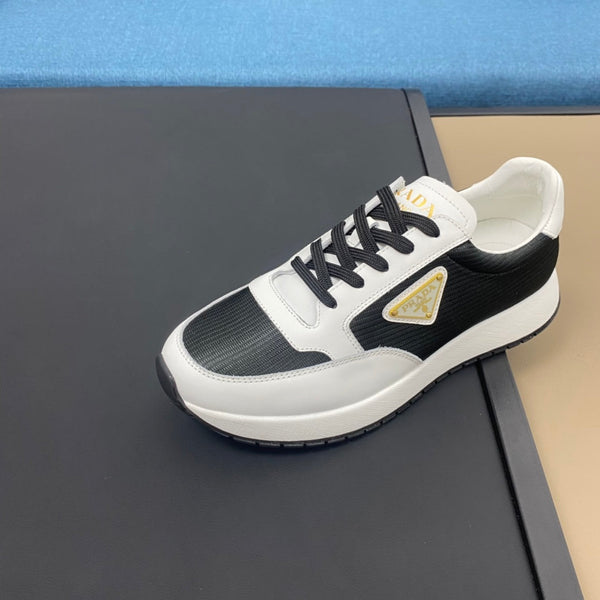 SNEAKER PRA IN VITELLO BIANCO E TESSUTO NERO CON LOGO DORATO