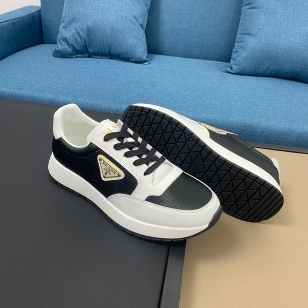 SNEAKER PRA IN VITELLO BIANCO E TESSUTO NERO CON LOGO DORATO