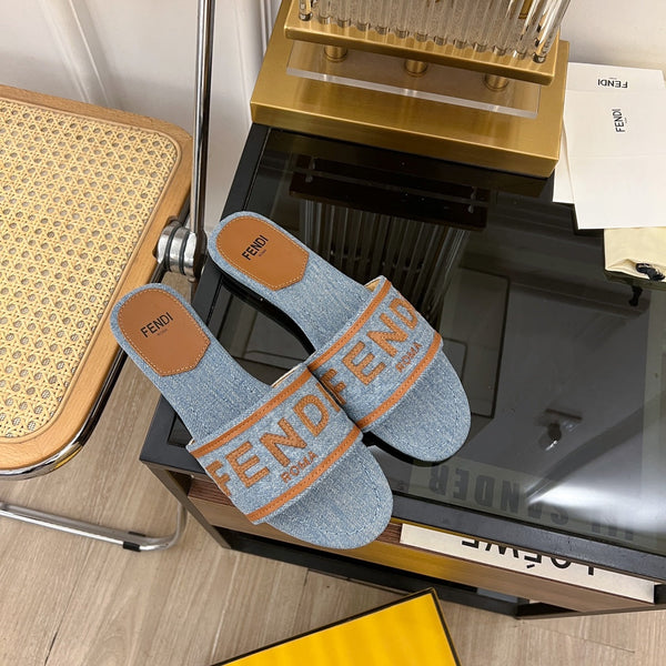 FENDI BAGUETTE SIGNATURE SLIDE IN LIGHT BLUE DENIM AND BROWN CALFSKIN