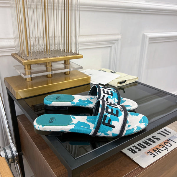 FENDI FLORAL SLIDES IN BLUE MIX WHITE FABRIC