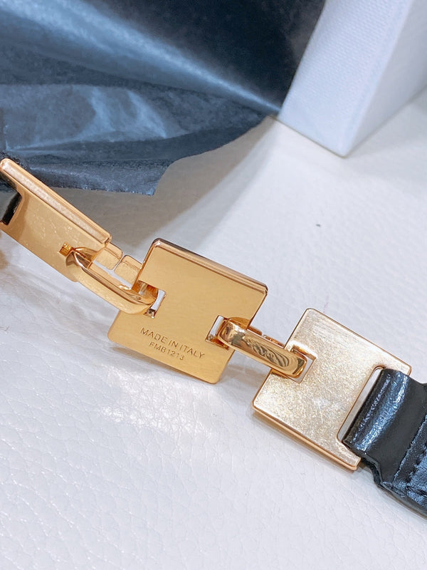 CL SMALL 18 MM GOURMETTE TRIOMPHE ADJUSTABLE BELT IN BLACK LEATHER GOLD HARDWARE