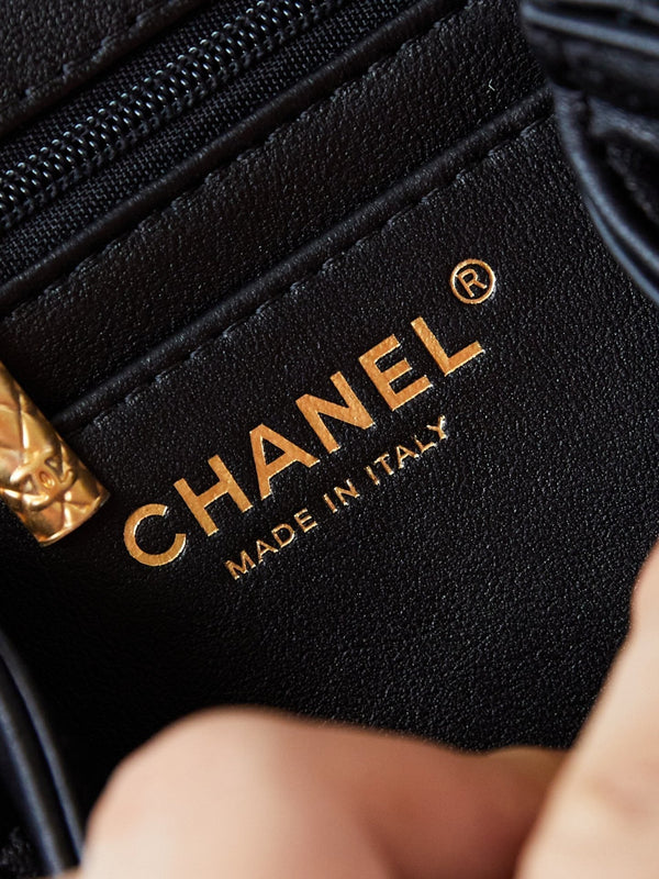 Borsa con patta 24a con manico superiore, 18 cm, pelle di agnello nera, hardware dorato