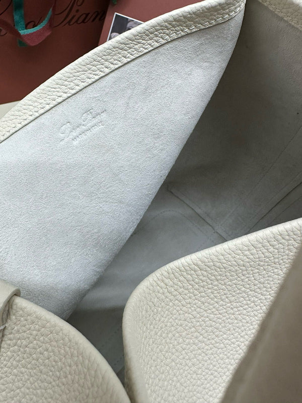 BORSA MEDIA 36 IN PELLE DI VITELLO BIANCA CON FERRAMENTA ARGENTATA