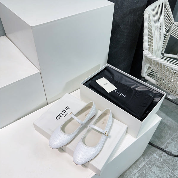 BALLET FLAT IN WHITE EMBOSSED CALFSKIN