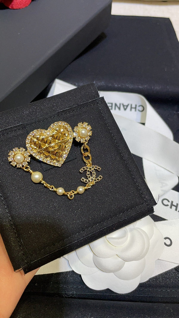 CC Brooch Gold 163085