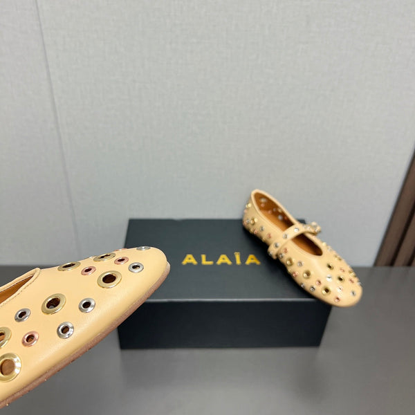 SCARPE MARY JANE ALAIA IN PELLE DI AGNELLO BEIGE CREMA E FERRAMENTA IN ARGENTO E ORO