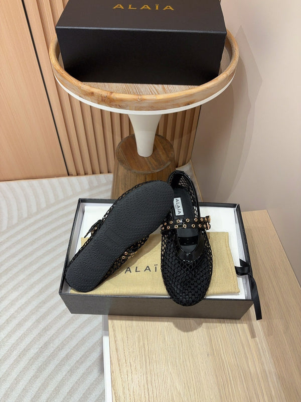 ballerina alaia in rete nera con doppio cinturino in pelle di agnello