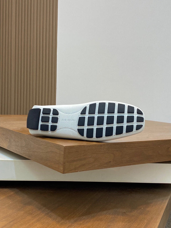 LV LOAFER IN WHITE WRINKLE CALFSKIN WITH SILVER LOGO