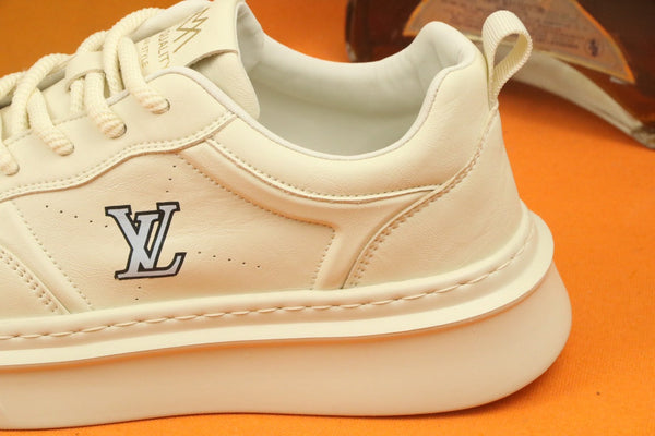 LV TRAINER IN BEIGE CREAM CALFSKIN AND GREY LOGO