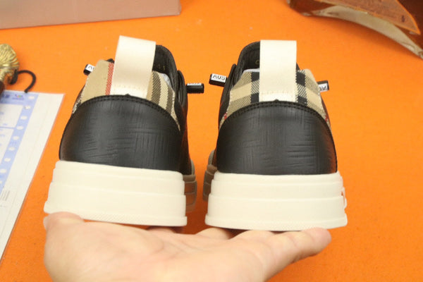 SCARPA DA STIVALETTO PRA IN PELLE DI VITELLO NERA E TESSUTO RICAMATO COLOR TAN