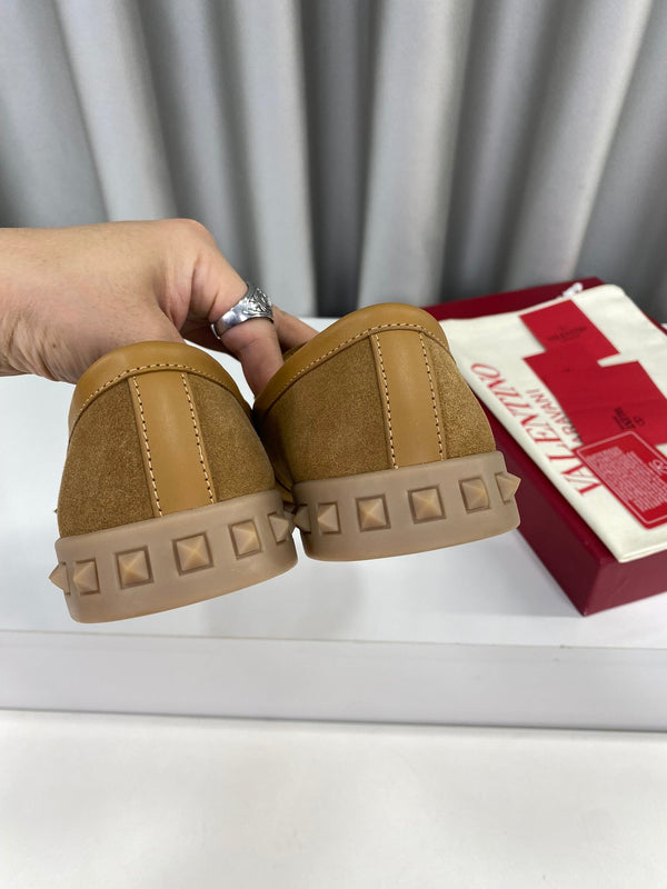 LEISURE FLOWS SPLIT LOAFER IN PEANUT BROWN SUEDE