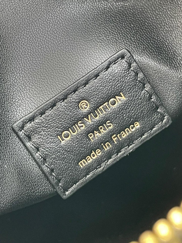 BAULE LATERALE 21 IN PELLE DI AGNELLO BEIGE ROSSA CON MOTIVO INCROCIATO E FERRAMENTA ORO