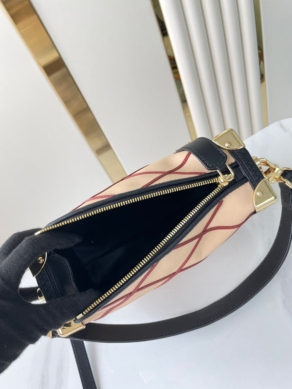 BAULE LATERALE 21 IN PELLE DI AGNELLO BEIGE ROSSA CON MOTIVO INCROCIATO E FERRAMENTA ORO