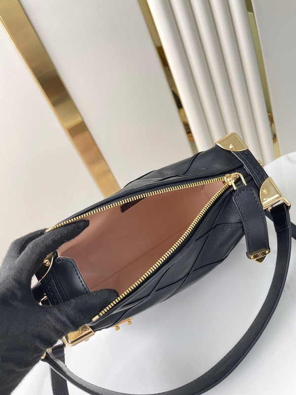 BAULE LATERALE 21 IN PELLE DI AGNELLO NERA CON MOTIVO INCROCIATO E FERRAMENTA ORO