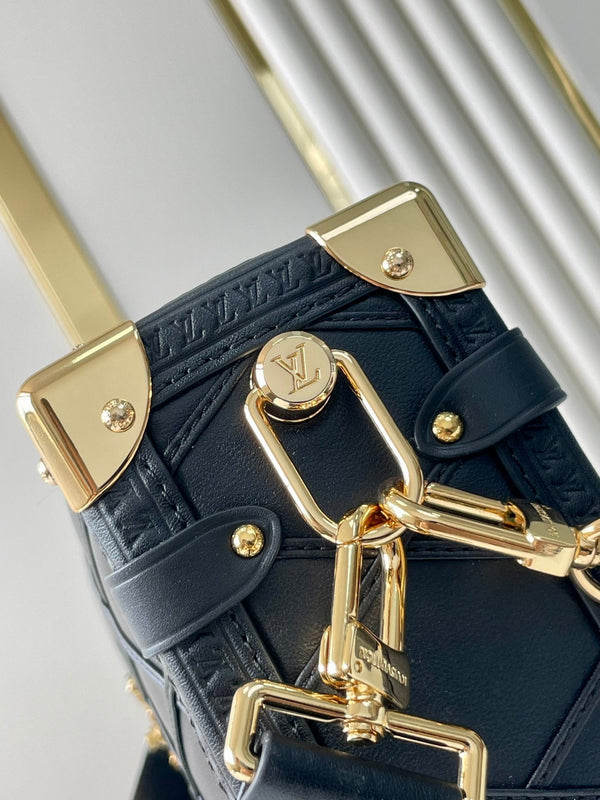 BAULE LATERALE 21 IN PELLE DI AGNELLO NERA CON MOTIVO INCROCIATO E FERRAMENTA ORO