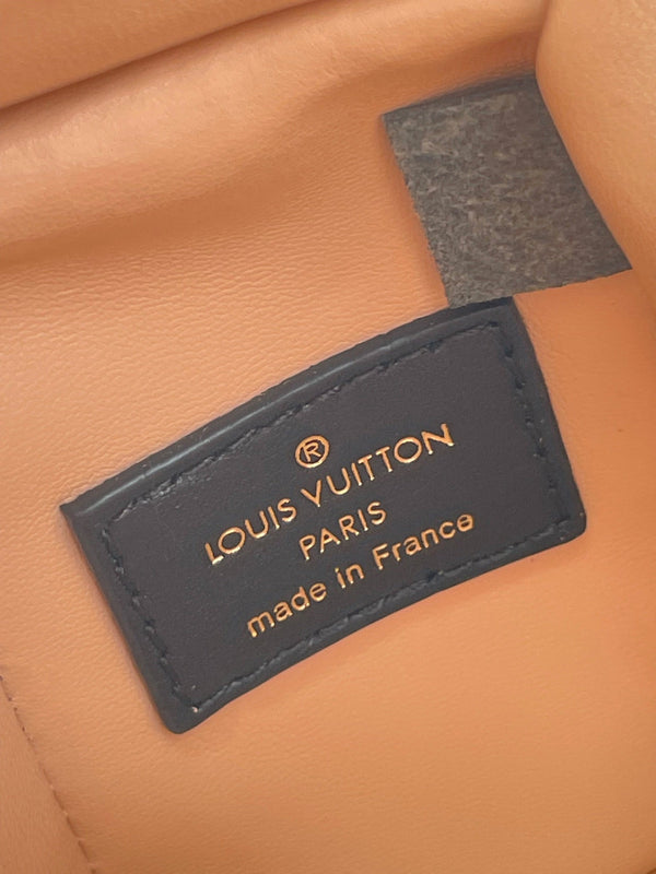 BAULE LATERALE MINI 18 IN PELLE DI AGNELLO NERA CON MOTIVO INCROCIATO E FERRAMENTA ORO