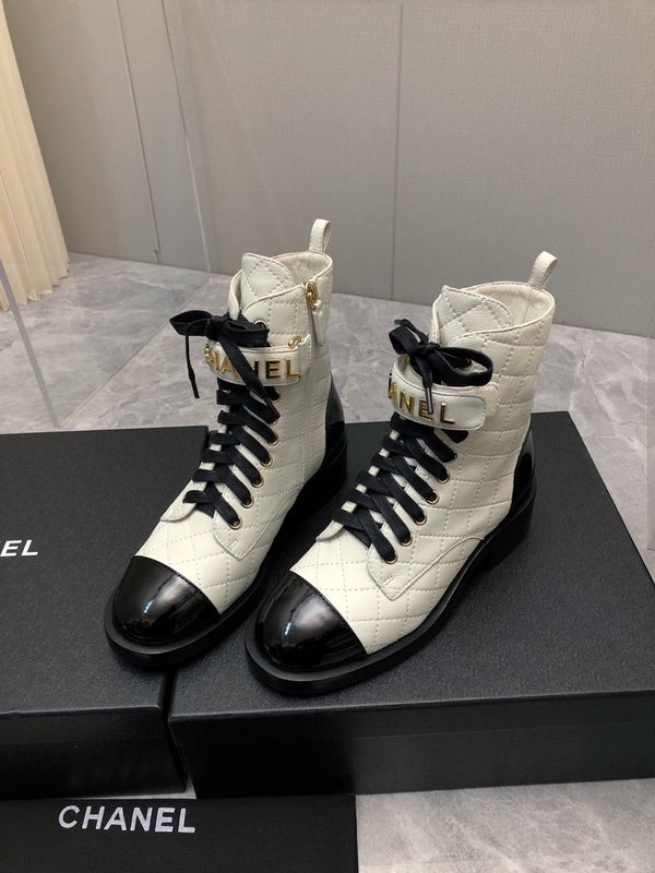CC Short Boots 45mm In White Mix Black Quilted Lambskin And Glossy Cowhide 950036