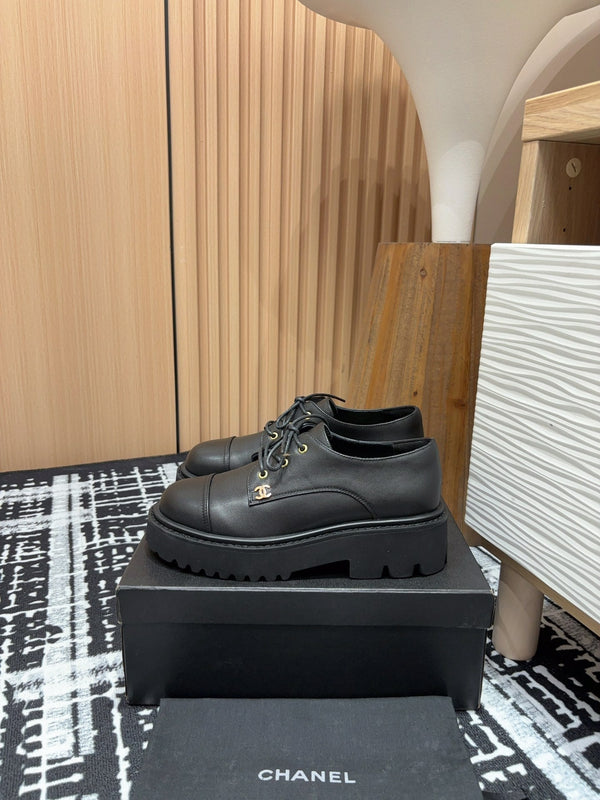 CC OXFORD SHOES IN BLACK CALFSKIN