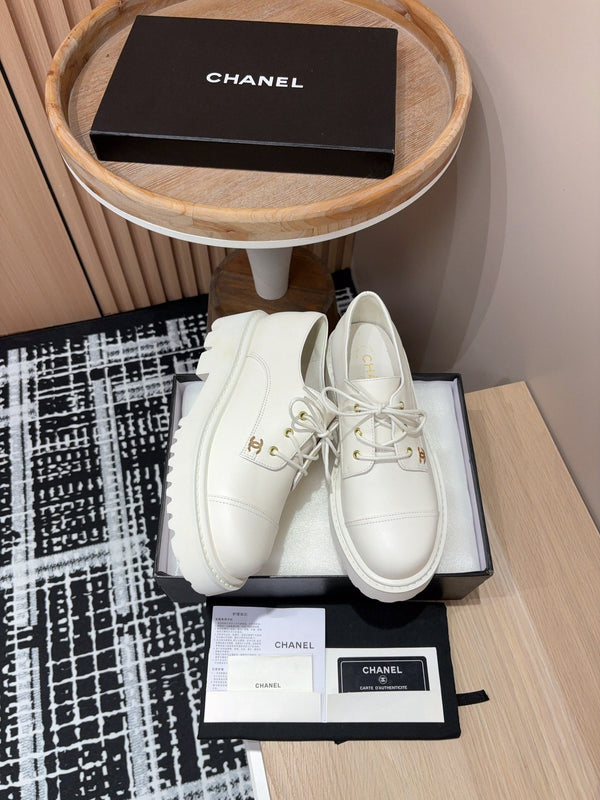 CC OXFORD SHOES IN WHITE CALFSKIN