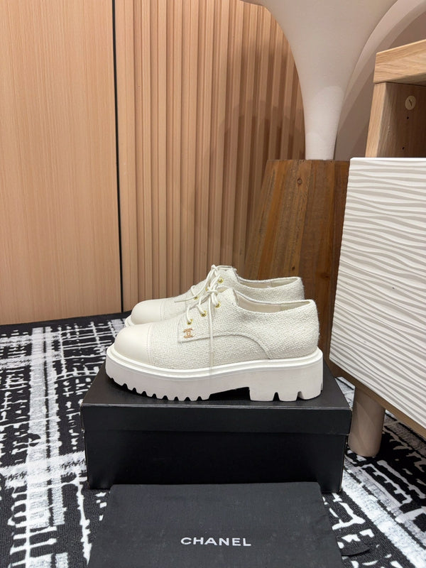 CC OXFORD SHOES IN WHITE TWEED AND CALFSKIN